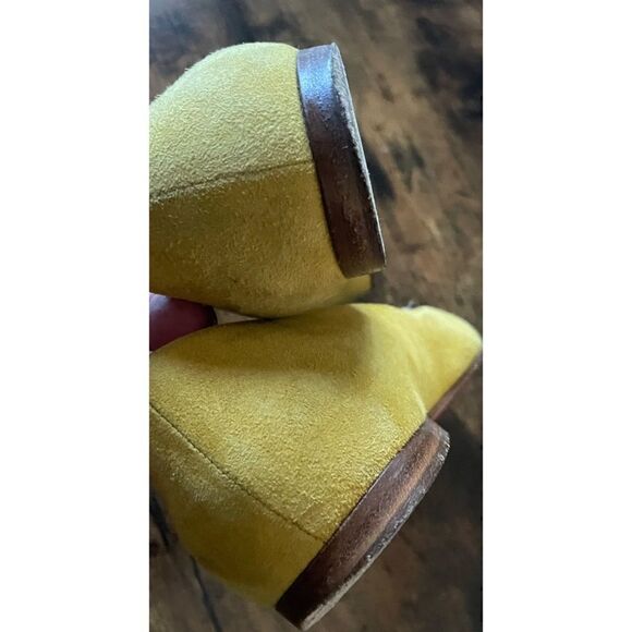 VNT Athletic Christian Louboutin Yellow Suede Flats Size 36.5 - Picture 7 of 9